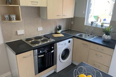2 bedroom terraced house to rent, Harold Road, Leeds LS6
