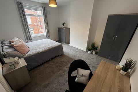 2 bedroom terraced house to rent, Harold Road, Leeds LS6