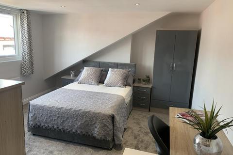 2 bedroom terraced house to rent, Harold Road, Leeds LS6