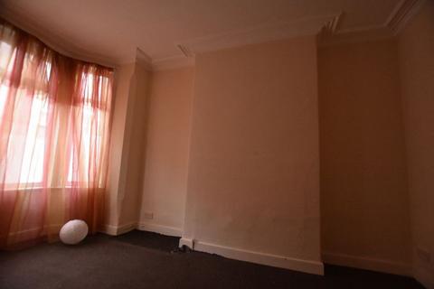 3 bedroom house to rent, Cedar Road, Nottingham