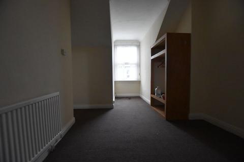 3 bedroom house to rent, Cedar Road, Nottingham