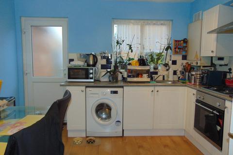 2 bedroom terraced house to rent - Faulkner Close, Dagenham, Essex, RM8