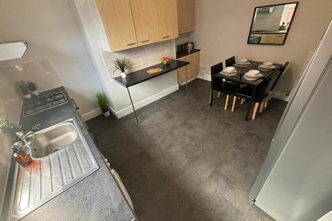 4 bedroom terraced house to rent, Granby Grove, Leeds LS6