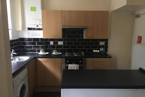 2 bedroom terraced house to rent, Station Parade, Leeds LS5