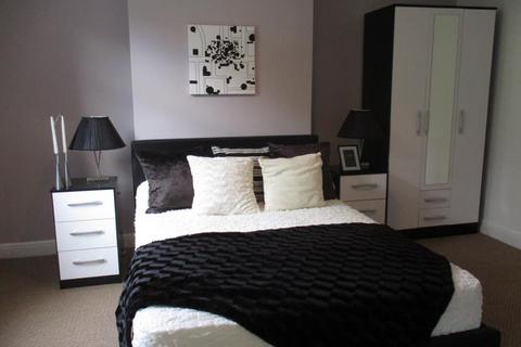 2 bedroom terraced house to rent, Station Parade, Leeds LS5