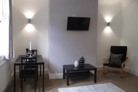 2 bedroom terraced house to rent, Station Parade, Leeds LS5