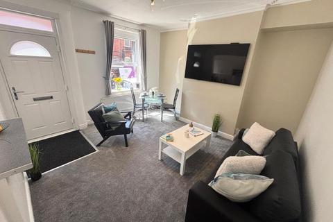 3 bedroom terraced house to rent, Granby Place, Leeds LS6