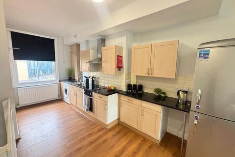 2 bedroom apartment to rent, Woodhouse Lane, Leeds LS2