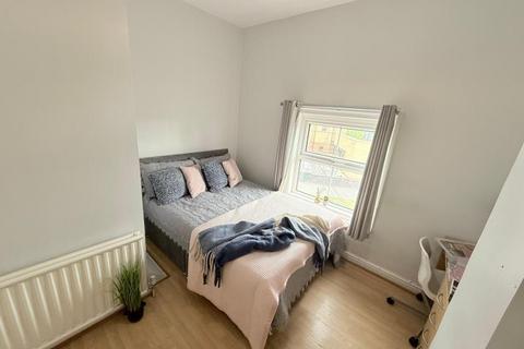 2 bedroom apartment to rent, Woodhouse Lane, Leeds LS2