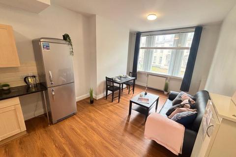 2 bedroom apartment to rent, Woodhouse Lane, Leeds LS2