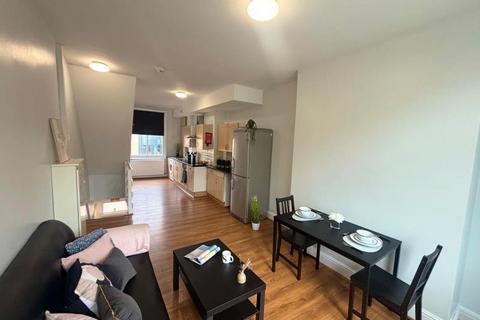 2 bedroom apartment to rent, Woodhouse Lane, Leeds LS2
