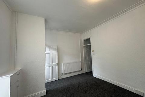 2 bedroom terraced house to rent, Hollins Road Oldham OL8 4SR