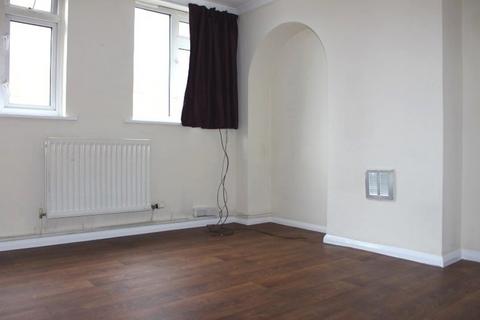 2 bedroom flat to rent, Montrose Road, Harrow