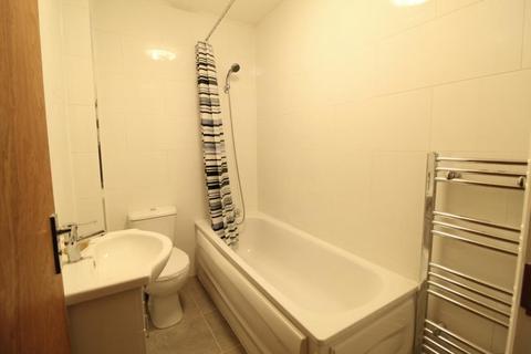 2 bedroom flat to rent, Gosport Road, Walthamstow, E17