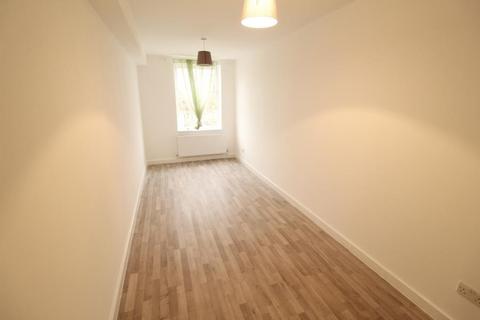 2 bedroom flat to rent, Gosport Road, Walthamstow, E17