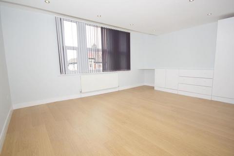 3 bedroom flat to rent, BALLARDS LANE, FINCHLEY, N3