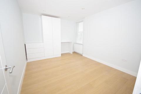3 bedroom flat to rent, BALLARDS LANE, FINCHLEY, N3