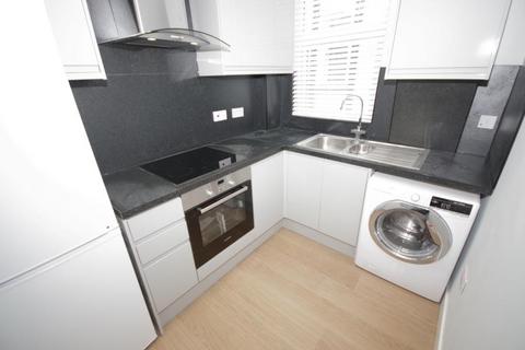 3 bedroom flat to rent, BALLARDS LANE, FINCHLEY, N3