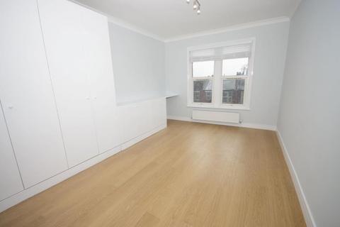 3 bedroom flat to rent, BALLARDS LANE, FINCHLEY, N3