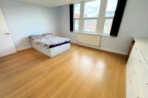 2 bedroom flat to rent, BALLARDS LANE, FINCHLEY, N3