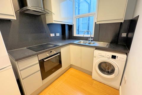 2 bedroom flat to rent, BALLARDS LANE, FINCHLEY, N3