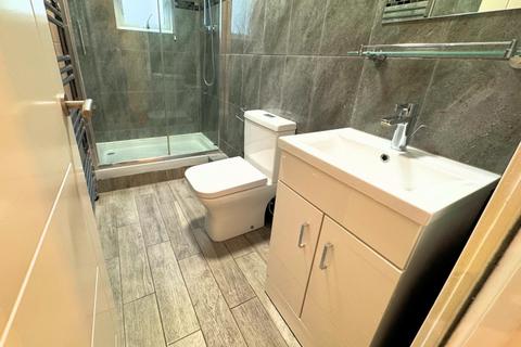 2 bedroom flat to rent, BALLARDS LANE, FINCHLEY, N3