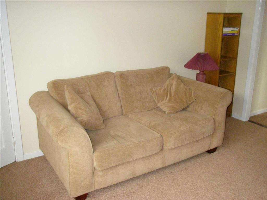 Warwick Close, Leuchars, Fife 2 bed end of terrace house £550 pcm (£127 pw)