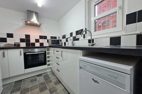1 bedroom ground floor flat to rent, Wood Lane, Leeds LS6
