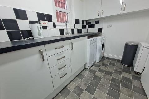 1 bedroom ground floor flat to rent, Wood Lane, Leeds LS6