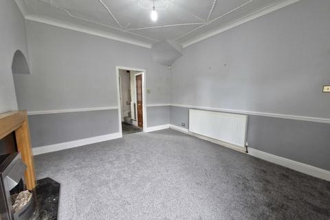 2 bedroom terraced house to rent, Rose Avenue, Leeds LS18