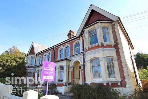 Studio to rent, The Upper Drive, Hove