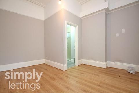 Studio to rent, The Upper Drive, Hove