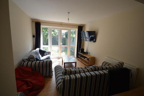 4 bedroom semi-detached house to rent - Shaftesbury Road, Canterbury, Student Property - One room available