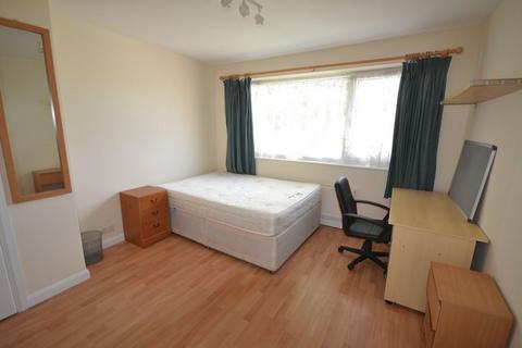 4 bedroom semi-detached house to rent - Shaftesbury Road, Canterbury, Student Property - One room available