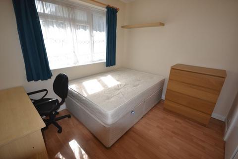 4 bedroom semi-detached house to rent - Shaftesbury Road, Canterbury, Student Property - One room available