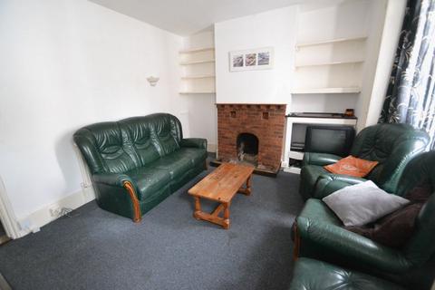 3 bedroom terraced house to rent, St. Johns Lane, Canterbury, 3 Bedroom Semi Detached- One room available