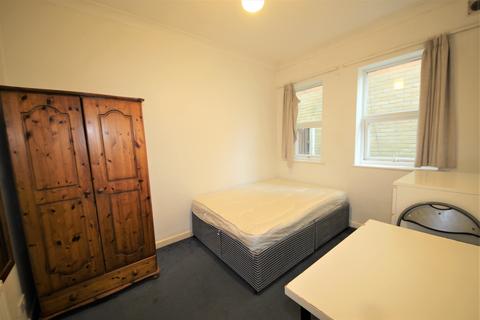 8 bedroom house to rent, Maxwell Road, Winton, Bournemouth