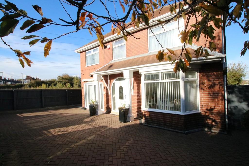 Dewsbury Road, Wakefield 4 bed detached house £345,000