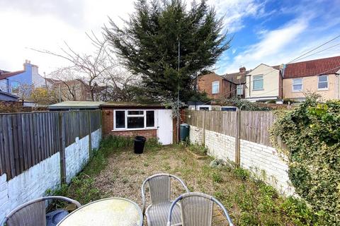 3 bedroom terraced house to rent, Lincoln Road, Portsmouth