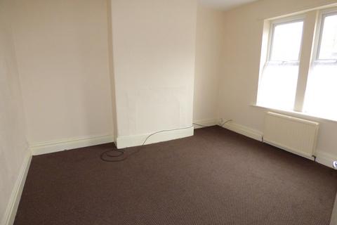 2 bedroom flat to rent, Roseberry Avenue, Deckham, Gateshead NE8