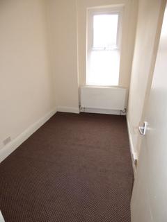 2 bedroom flat to rent, Roseberry Avenue, Deckham, Gateshead NE8