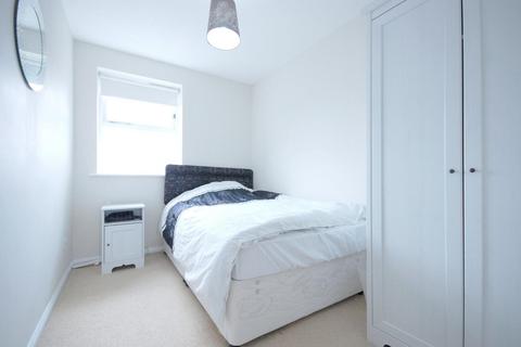 2 bedroom flat to rent, Macmillan Way, Tooting Bec