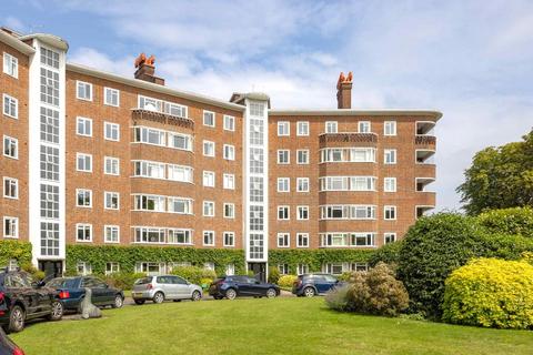 2 bedroom flat to rent, QUEENS COURT, QUEENS ROAD, RICHMOND