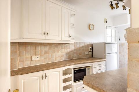 2 bedroom flat to rent, QUEENS COURT, QUEENS ROAD, RICHMOND