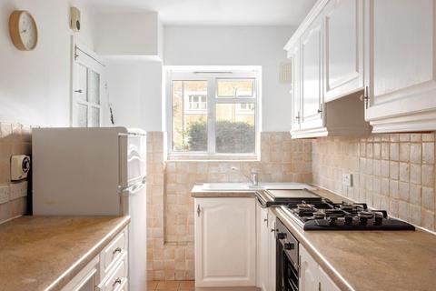 2 bedroom flat to rent, QUEENS COURT, QUEENS ROAD, RICHMOND
