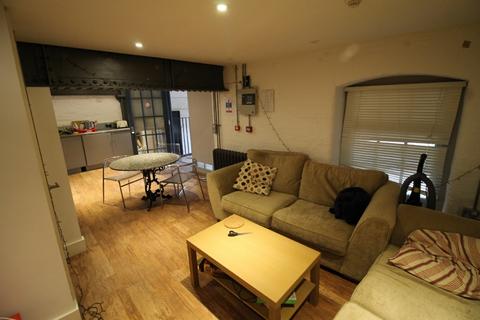 4 bedroom flat to rent, Flat , St. Annes Well Brewery, Lower North Street, Exeter