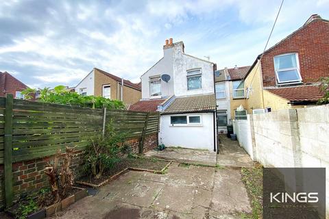 4 bedroom terraced house to rent, Percy Road, Southsea