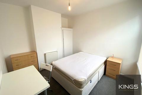 4 bedroom terraced house to rent, Percy Road, Southsea