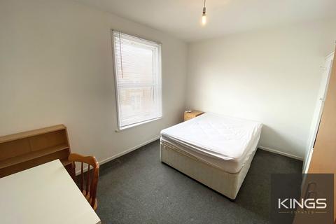 4 bedroom terraced house to rent, Percy Road, Southsea