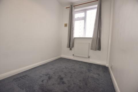2 bedroom maisonette to rent, Russell Crescent, Leavesden, WD25